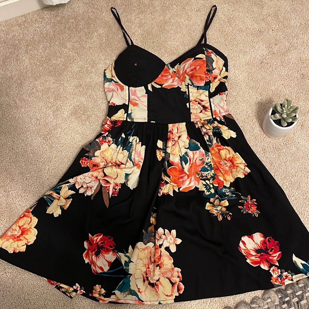 Black dress with red floral detailing. Sewn in cups, size M. Adjustable straps